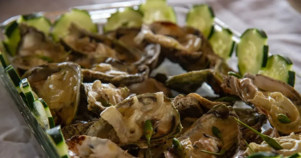 platillo de ostiones en su concha preparados con pepino y chile en el festival de las barrillas coatzacoalcos
